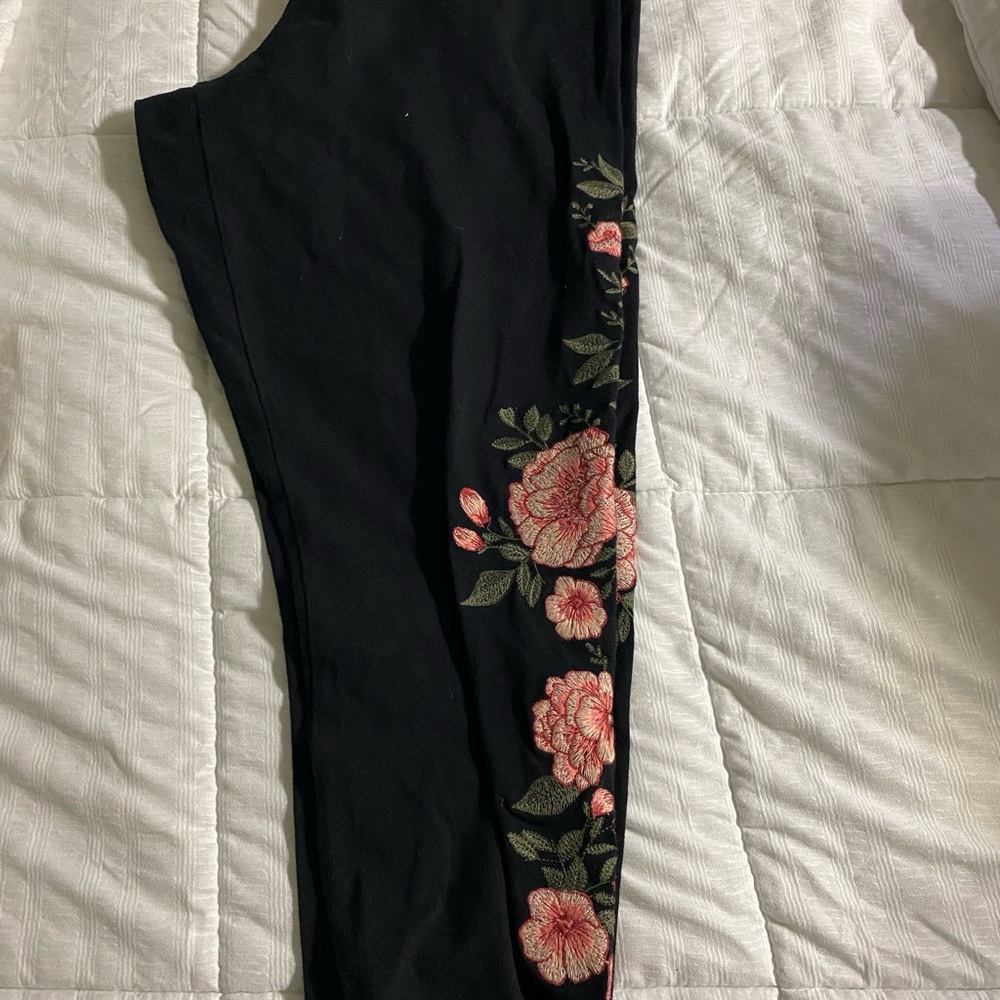 Torrid Capri Leggings size 2
